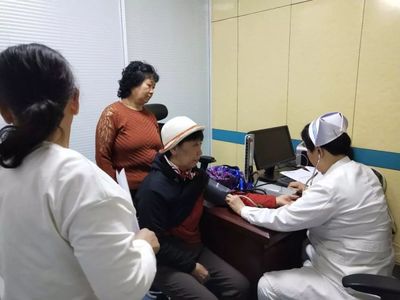 潘家園街道婦聯(lián)開展“2018關愛婦女健康體檢”活動，提供全面健康咨詢